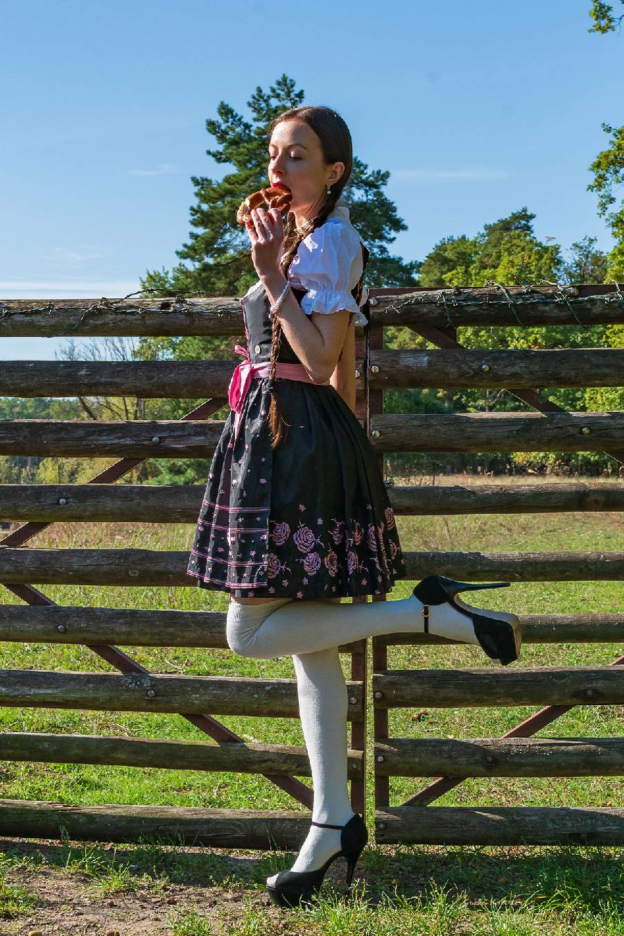 dirndl-outdoor-glam-simi_003.jpg