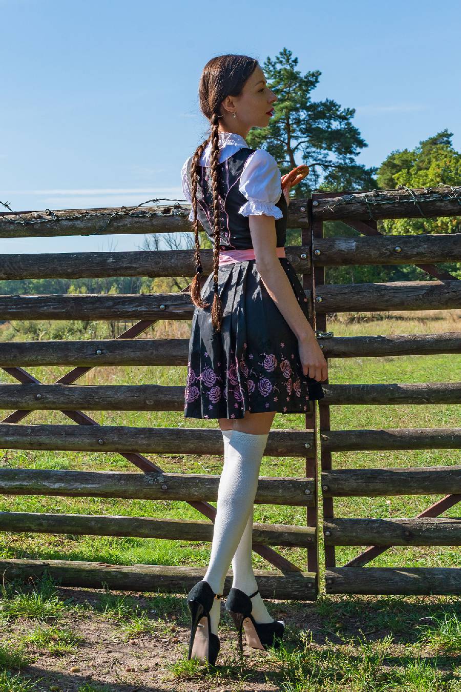 dirndl-outdoor-glam-simi_004.jpg